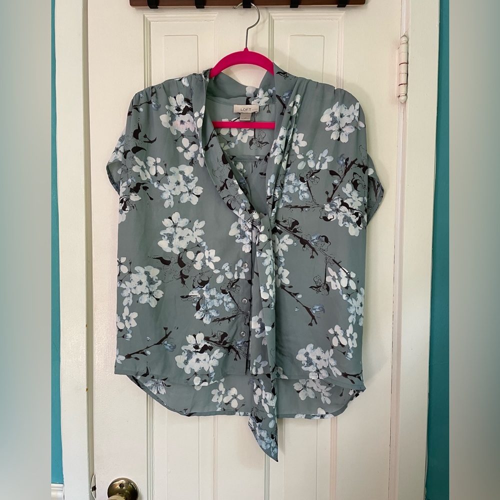 Ann Taylor LOFT Semi-sheer Floral Top with Neck Tie in Seafoam, Grey, and White